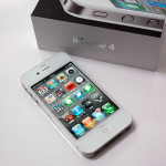 ホワイト発売で再び人気の iPhone 4